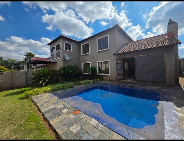3 BEDROOM TOWNHOUSE FOR SALE IN GREENHILLS